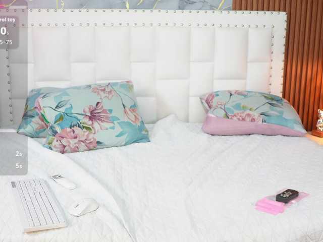 horny18girl live cam on BongaCams