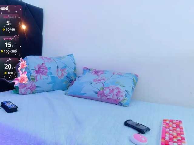 horny18girl live cam on BongaCams