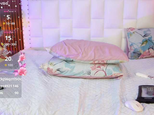 horny18girl live cam on BongaCams