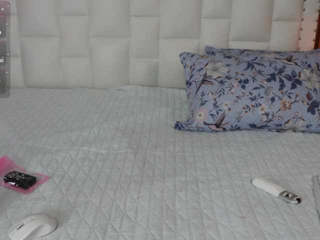 horny18girl live webcam show