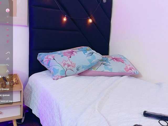 horny18girl live cam on BongaCams