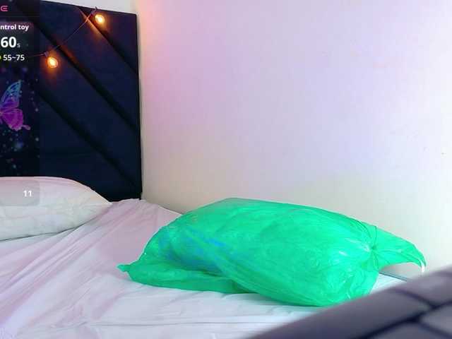 horny18girl live cam on BongaCams