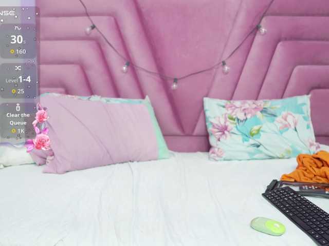 horny18girl live cam on BongaCams