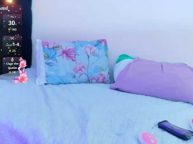 horny18girl live cam on BongaCams