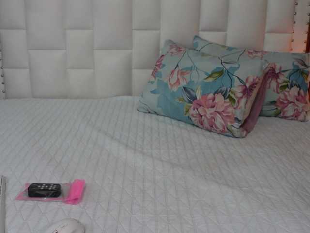 horny18girl live cam on BongaCams