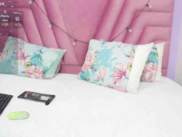 horny18girl's live room