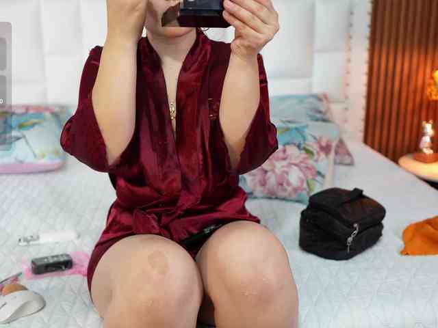 Модель: horny18girl