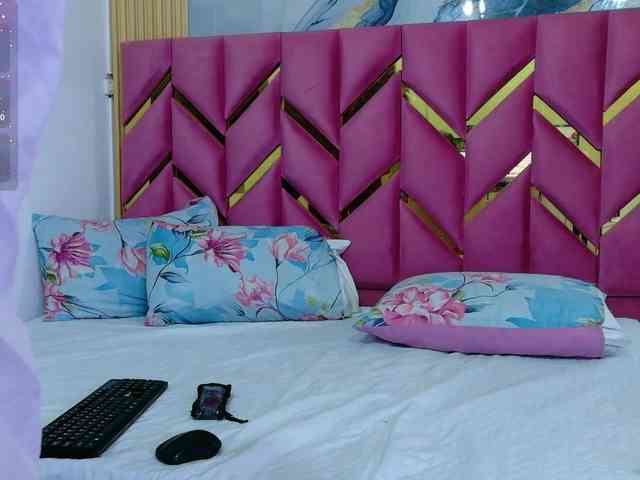 horny18girl's live room