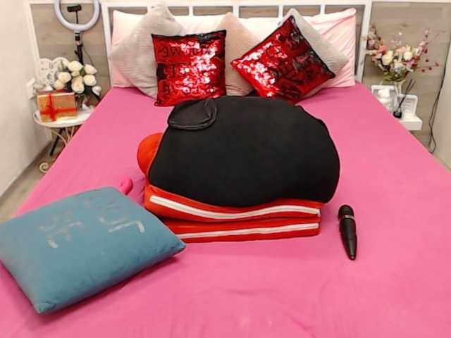 AmyIsHere live cam preview