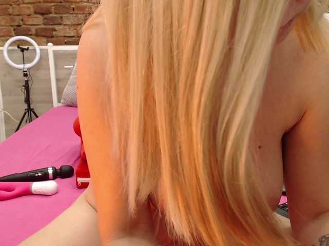 AmyAmandaX's BongaCams show and profile