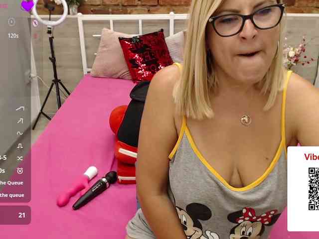 AmyIsHere webcam