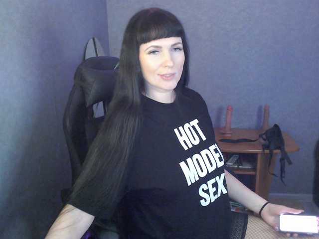 LindaElosiMilf's BongaCams show and profile