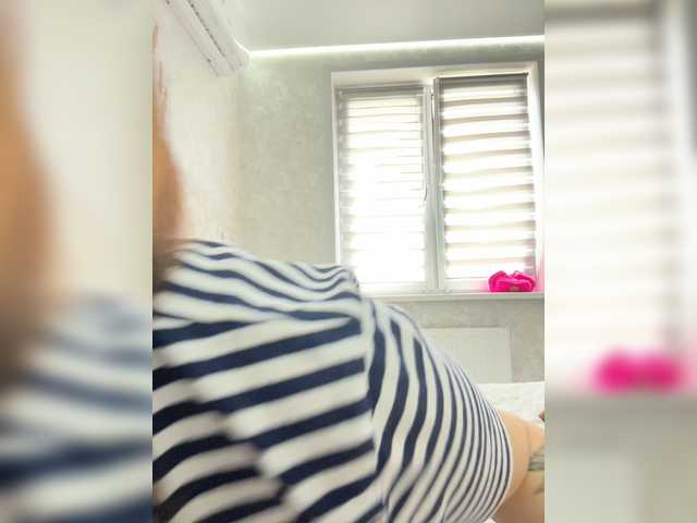 Chat with LeiaProseccina live cam