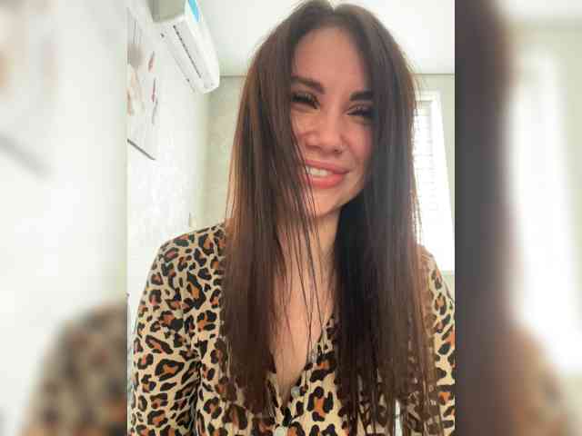 -LeiaProseccina- live female cam on bongacams