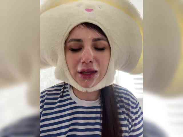 Y_leiki's cam show statistics and live stream