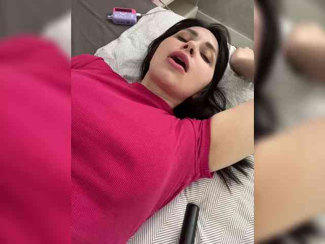 Bu model şu anda canlı. -LeiaProseccina-