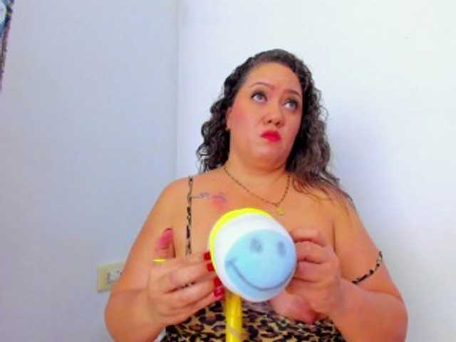 le modèle camilafox est en webcam porno dans un show sur le site bongacams, il possède les tags suivants: Latino/Hispanic,Brunette,Hairy