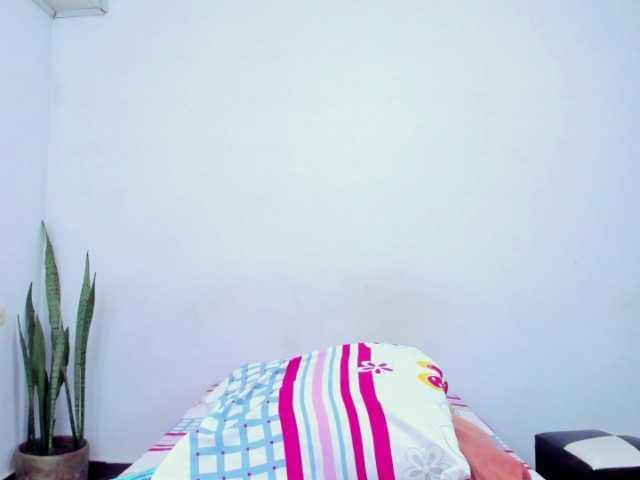 CamilaFox's BongaCams show and profile