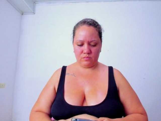 le modèle camilafox est en webcam porno dans un show sur le site bongacams, il possède les tags suivants: Latino/Hispanic,Brunette,Hairy