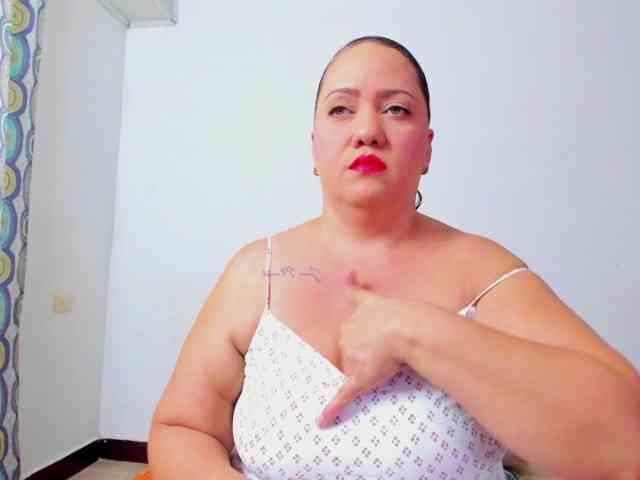 camilafox's live room