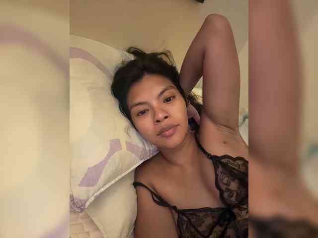 demilivia Live Webcam on BongaCams