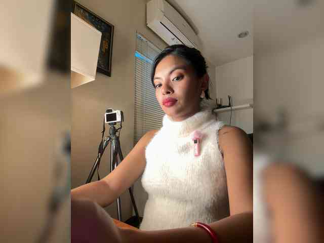demilivia Live Webcam on BongaCams