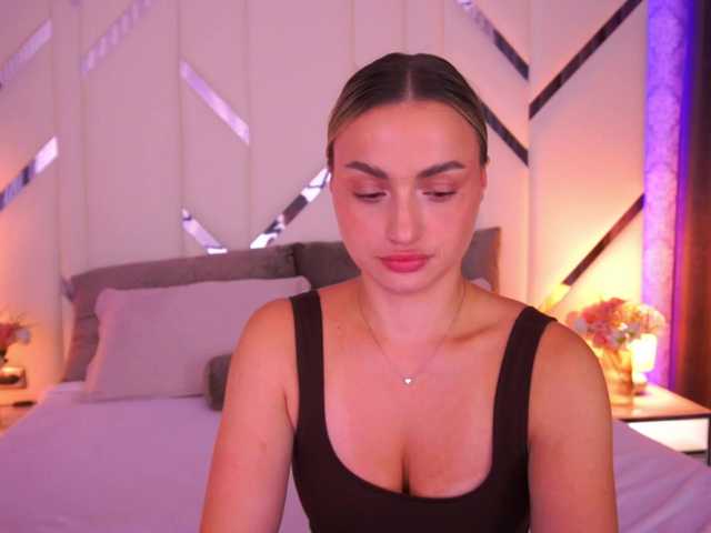 FloraGreys live cam on BongaCams