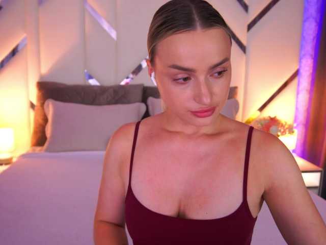 FloraGreys live cam on BongaCams