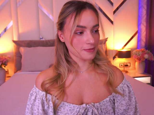 FloraGreys live cam on BongaCams