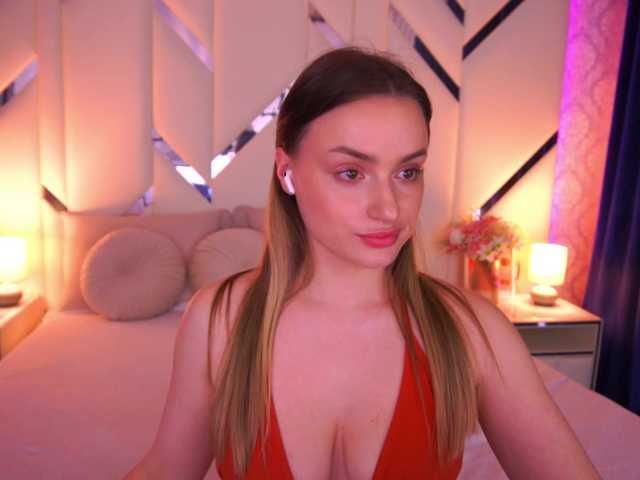 FloraGreys's BongaCams show and profile