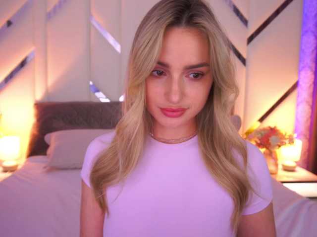 FloraGreys live cam on BongaCams