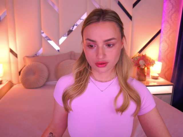 FloraGreys live cam