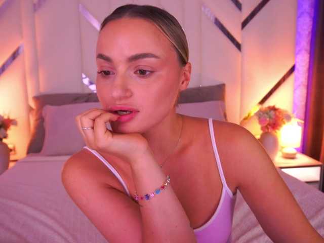 FloraGreys live cam on BongaCams