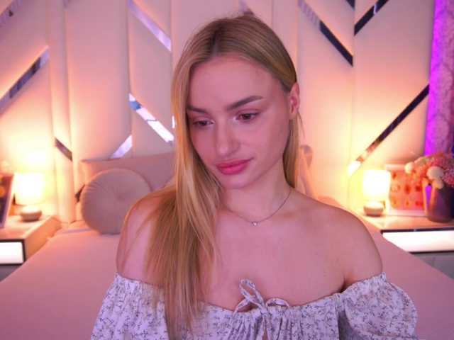 FloraGreys live cam on BongaCams