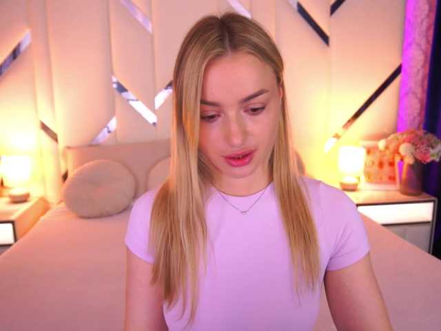 FloraGreys live cam on BongaCams