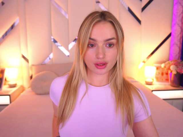 FloraGreys live cam on BongaCams