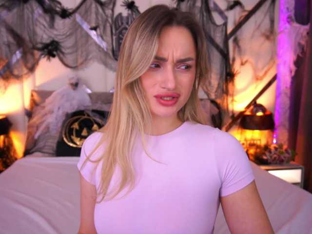 FloraGreys live cam on BongaCams