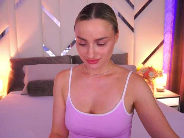 FloraGreys live cam on BongaCams