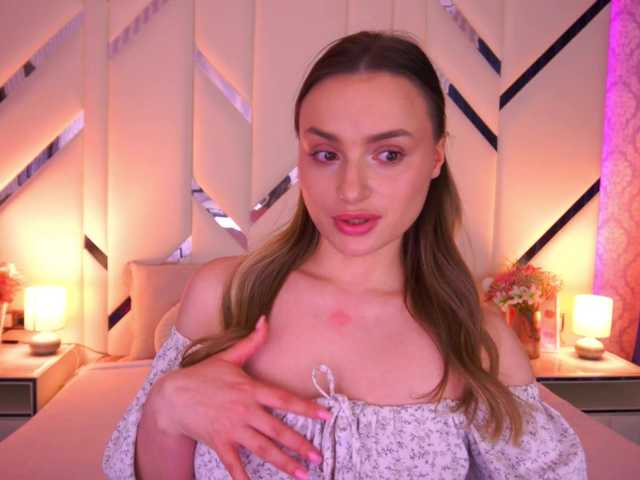 FloraGreys's BongaCams show and profile