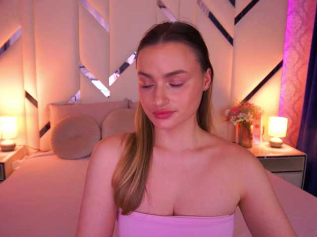 FloraGreys's BongaCams show and profile