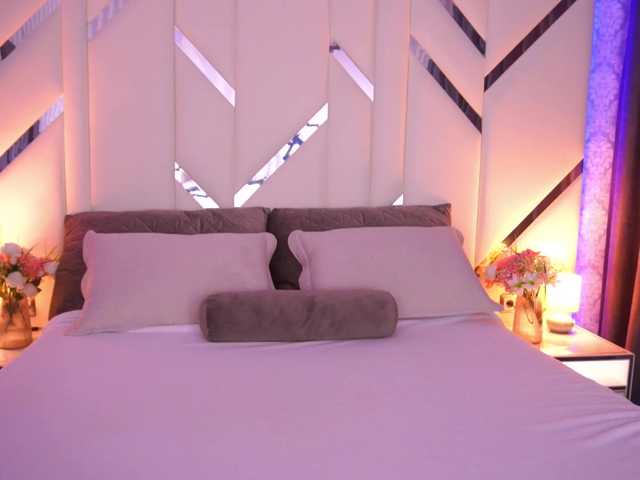 FloraGreys live cam on BongaCams