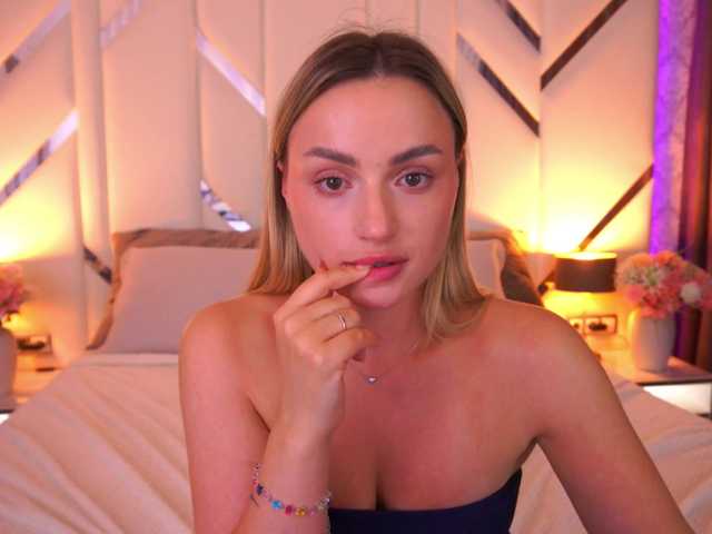 FloraGreys live cam on BongaCams