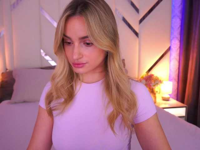 FloraGreys live cam on BongaCams