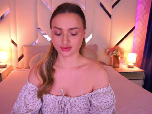 FloraGreys's BongaCams show and profile