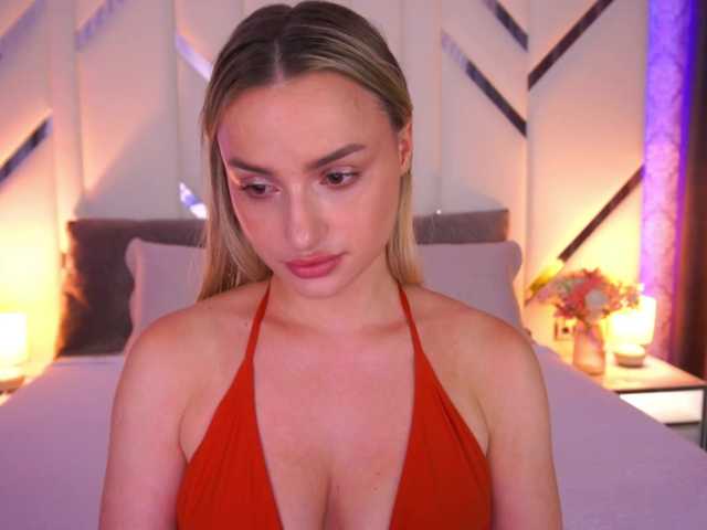FloraGreys live cam on BongaCams