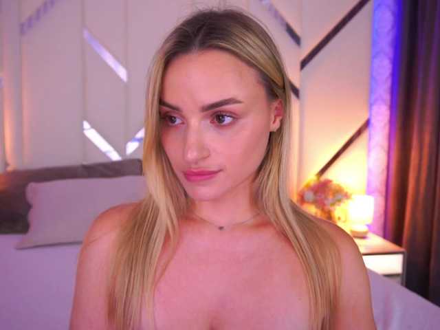 FloraGreys live cam on BongaCams