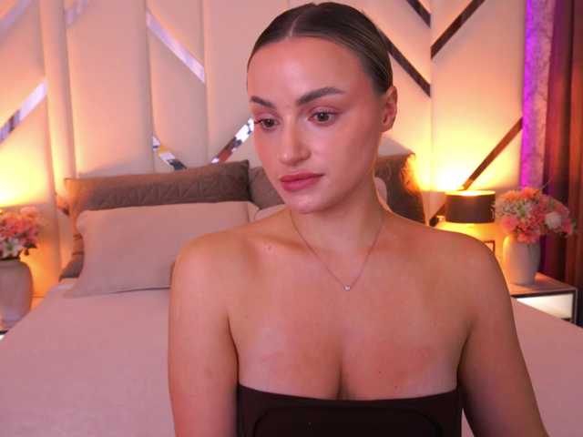 FloraGreys live cam on BongaCams