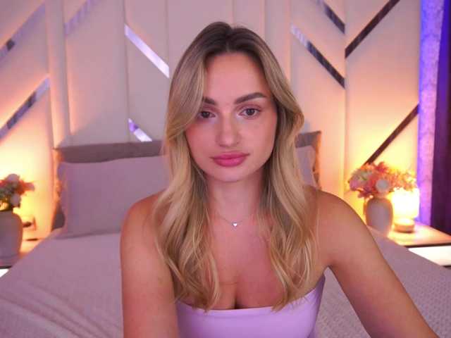 FloraGreys live cam on BongaCams