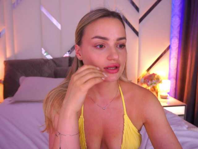 FloraGreys live webcam show