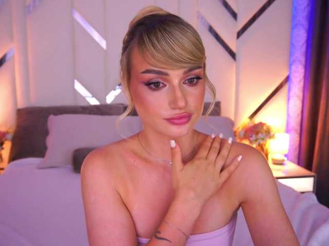FloraGreys live webcam show